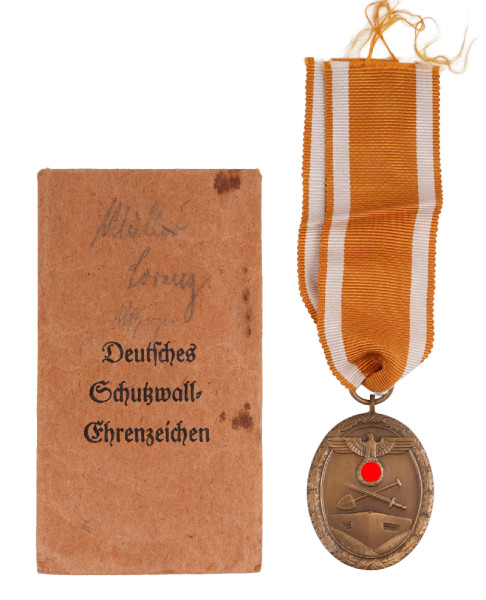 Deutsches Schutzwall-Ehrenzeichen mit Tüte