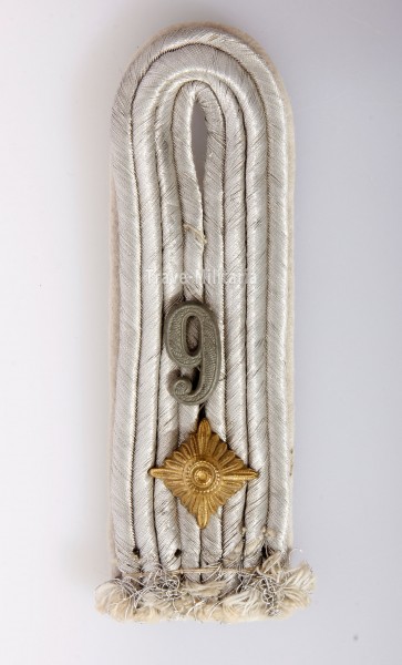 Wehrmacht- Heer Schulterklappe Oberleutnant Infanterie Regiment 9