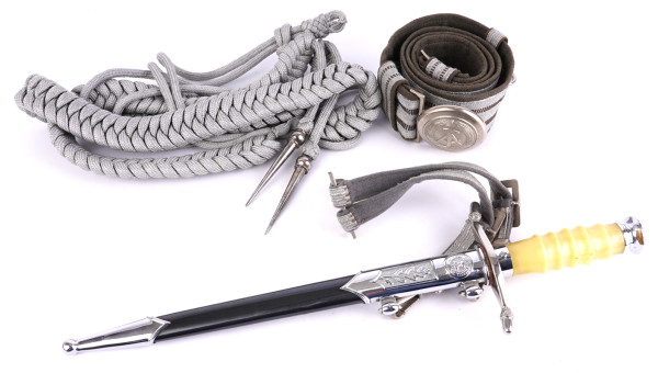 NVA Offiziersdolch, mit Feldbinde und Achselschnur