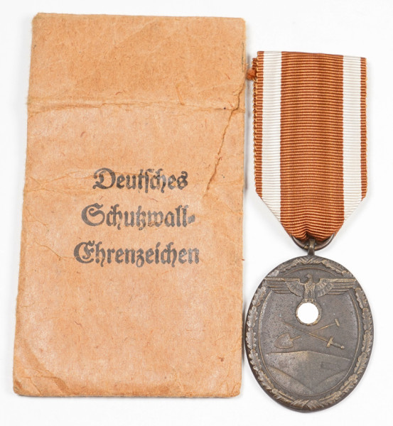 Deutsches Schutzwall-Ehrenzeichen mit Tüte
