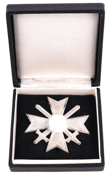 Kriegsverdienstkreuz 1. Klasse mit Schwertern im Halbetui