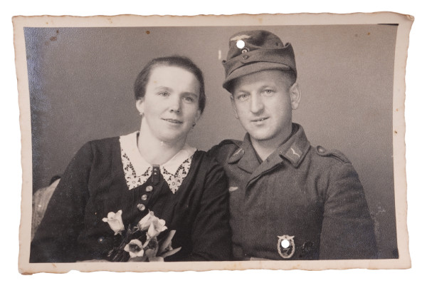 Postkartenfoto Luftwaffensoldat mit Erdkampfabzeichen