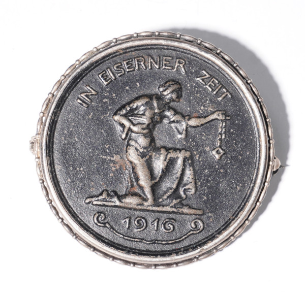Spendenmünze In Eiserner Zeit 1916 als Brosche