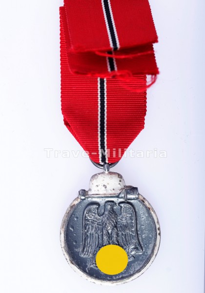 Medaille Winterschlacht im Osten 1941/42 (Ostmedaille) am Band