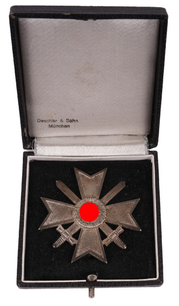 Kriegsverdienstkreuz 1.Klasse mit Schwertern im Etui