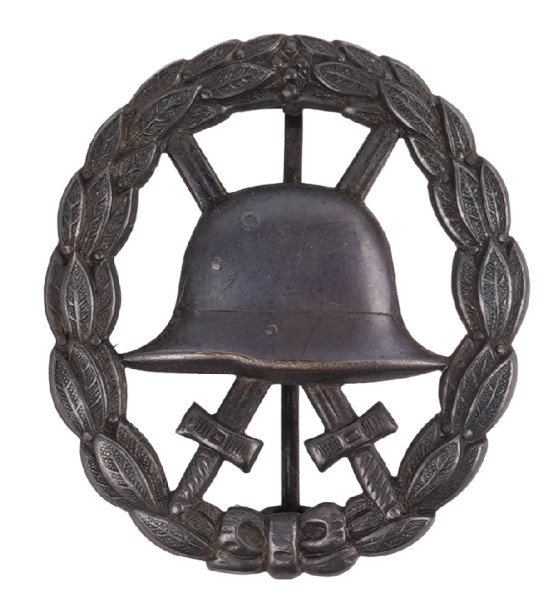 Verwundetenabzeichen in Schwarz 1918 durchbrochen