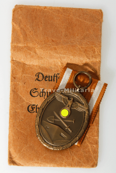 Deutsches Schutzwall-Ehrenzeichen mit Tüte