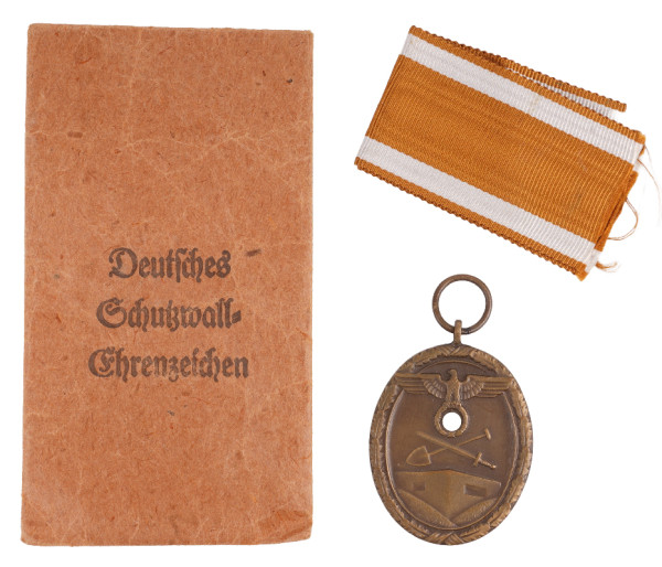 Deutsches Schutzwall-Ehrenzeichen in Tüte