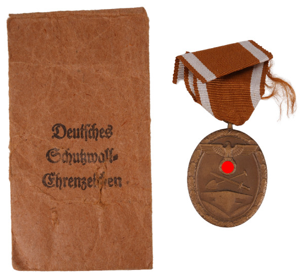 Deutsches Schutzwall-Ehrenzeichen mit Tüte