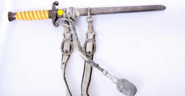 Wehrmacht Heer - Offiziersdolch mit Gehänge und Portepee