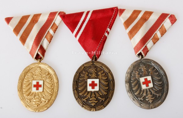 3 Verdienstmedaillen ,,Für besondere Verdienste um das Österreichische Rote Kreuz"