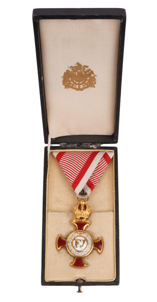 Österreich-Ungarn Goldenes Verdienstkreuz mit der Krone im Etui