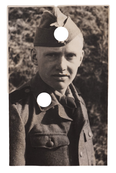 Postkartenfoto Soldat der Waffen-SS Hennings