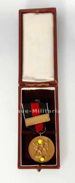 Medaille zur Erinnerung an den 1. Oktober 1938 mit Spange Prager Burg im Etui
