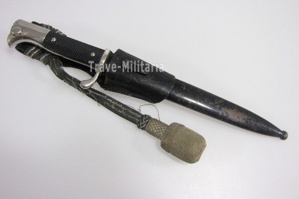 Ausgehseitengewehr mit Koppelschuh und Portepee