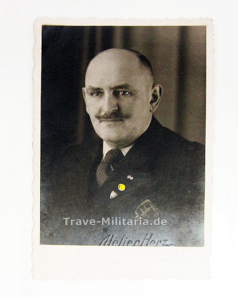 Portrait Träger der Nadel für fördernde Mitglieder der SS
