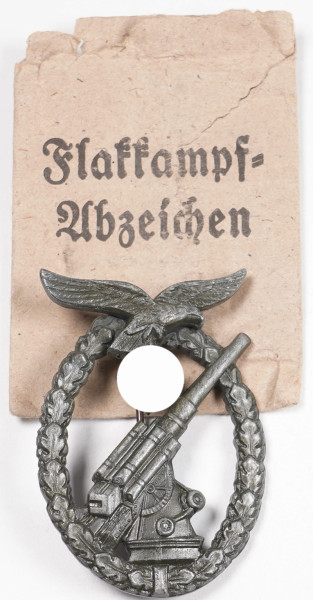 Flakkampfabzeichen der Luftwaffe mit Tüte
