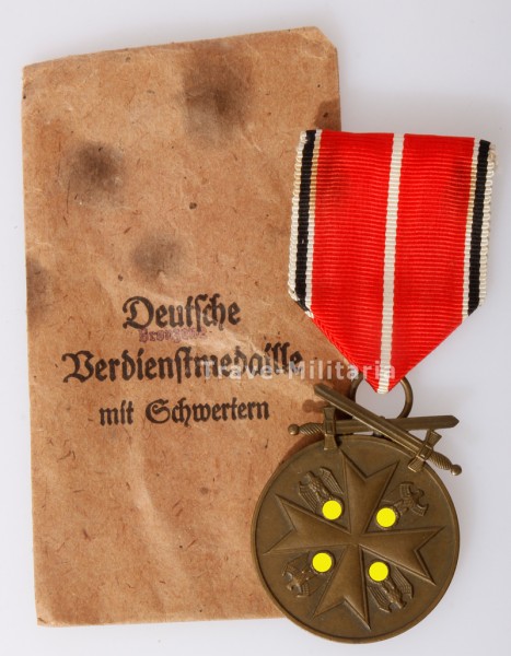 Deutsche Bronzene Verdienstmedaille mit Schwertern in Verleihungstüte