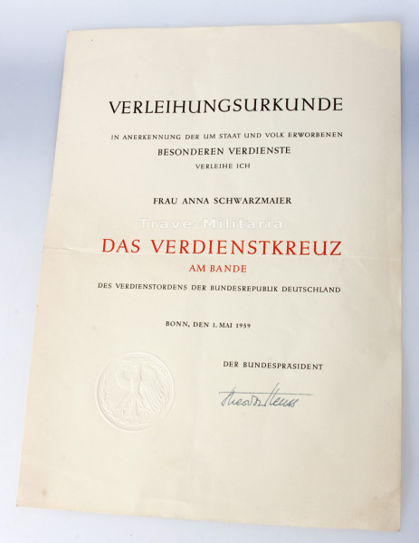Urkunde Bundes- Verdienstkreuz am Bande Anna Schwarzmaier
