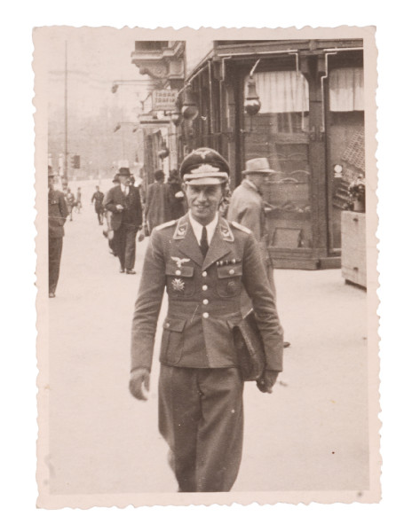 Foto Oberleutnant der Luftwaffe mit Spanienkreuz mit Schwertern