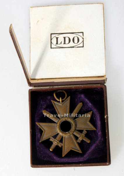 Kriegsverdienstkreuz 2. Klasse mit Schwertern im Etui