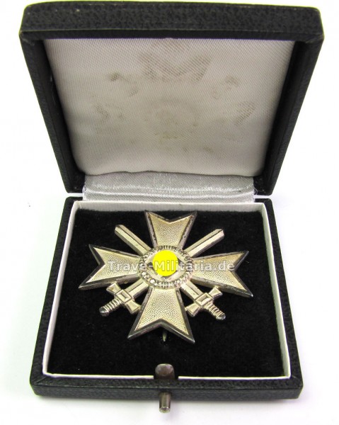 Kriegsverdienstkreuz 1. Klasse mit Schwertern 1939 im Etui, Buntmetall