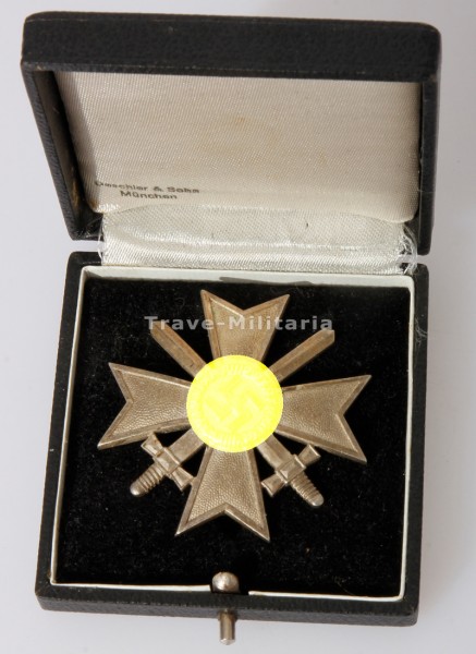 Kriegsverdienstkreuz 1. Klasse mit Schwertern im Etui