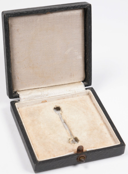 Etui zum Verwundetenabzeichen in Gold