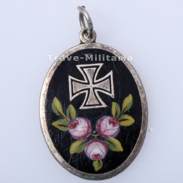 Patriotischer Kettenanhänger mit Eisernem Kreuz