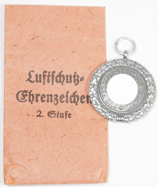 Luftschutz-Ehrenzeichen 2.Stufe mit Tüte