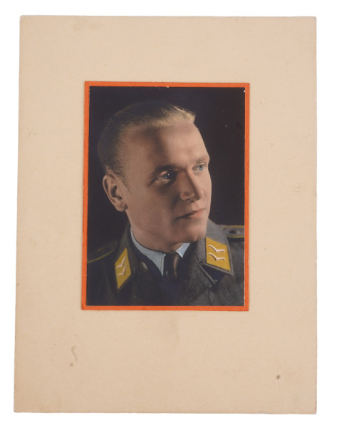Portraitfoto in Farbe Gefeiter der Luftwaffe