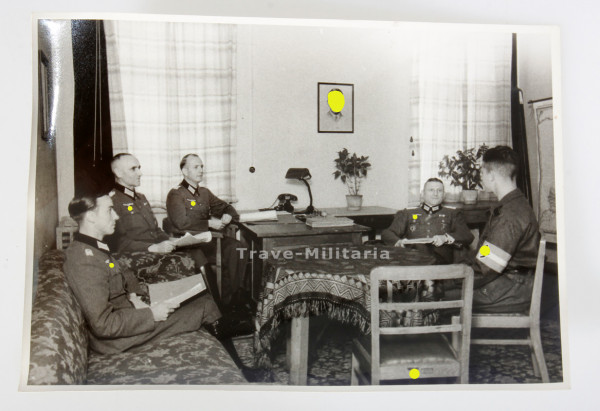 Foto Gruppe von Offizieren, Oberst mit Deutschen Kreuz in Gold