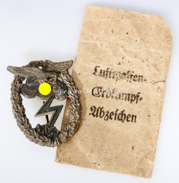 Erdkampfabzeichen der Luftwaffe mit Tüte