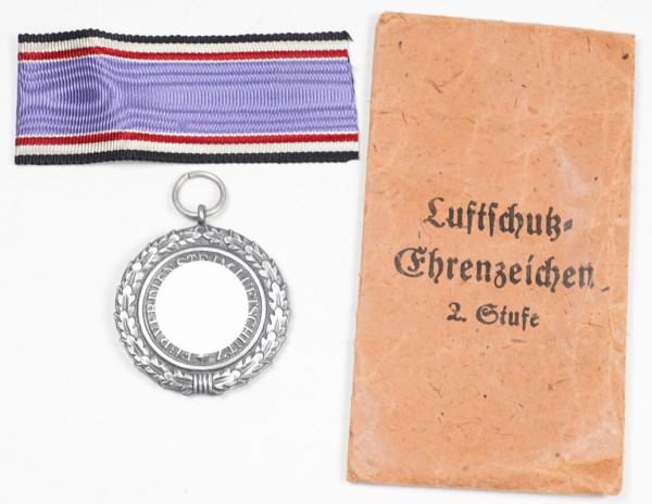Luftschutz-Ehrenzeichen 2.Stufe mit Tüte
