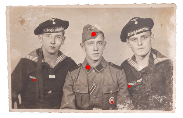 Postkartenfoto 3 Brüder Kriegsmarine und Waffen-SS