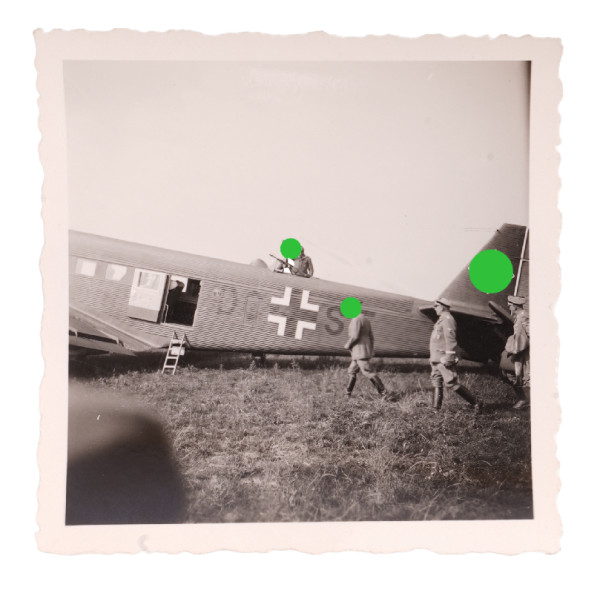 Foto Adolf Hitler auf dem Weg in die Ju 52 DC ST