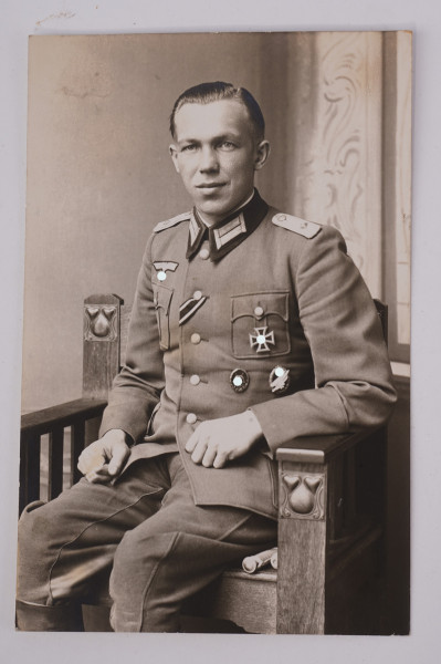 Pk-Foto Oberleutnant mit Heeresfallschirmschützenabzeichen