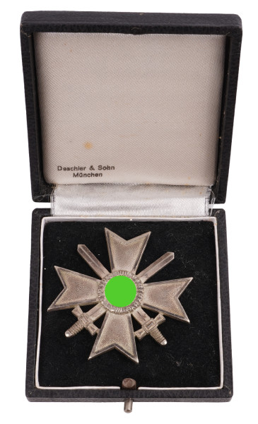 Kriegsverdienstkreuz 1. Klasse mit Schwertern im Etui