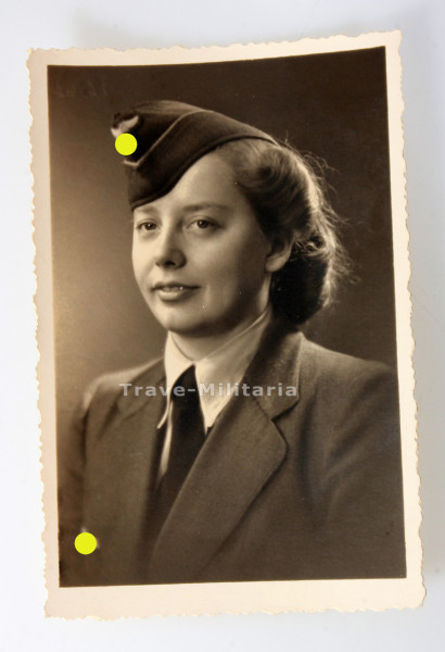 Portraitfoto Luftwaffenhelferin in Uniform