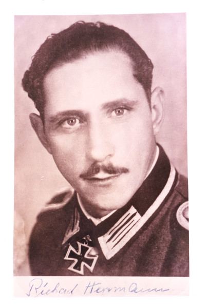 Portrait Ritterkreuzträger Richard Herrmann mit Unterschrift