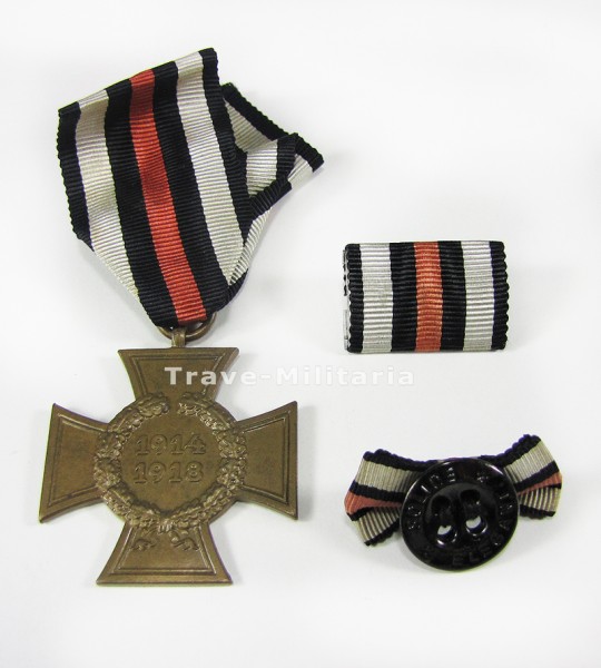 Ehrenkreuz für Kriegsteilnehmer mit Band, Knopflochdeko und Feldspange