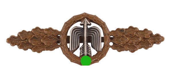 Frontflugspange für Jäger in Bronze