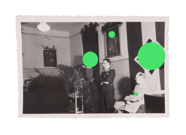 Foto Ritterkreuzträger hält einen Vortrag vor HJ