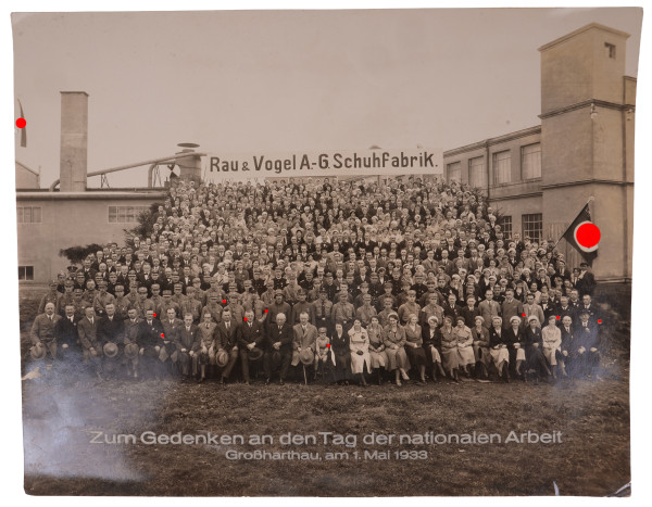 Foto Belegschaft Rau & Vogel A.-G. Schuhfabrik 1. Mai 1933