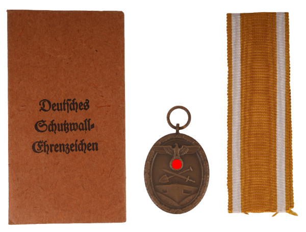 Deutsches Schutzwall-Ehrenzeichen mit Tüte
