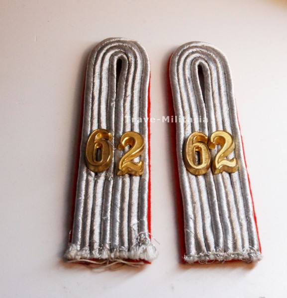 Wehrmacht Heer Paar Schulterklappen Leutnant im A.R.62