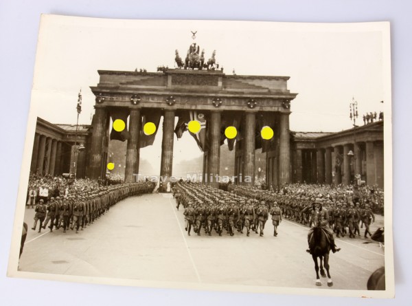 Foto Truppenparade Berlin 1940- Einzug durch das Brandenburger Tor