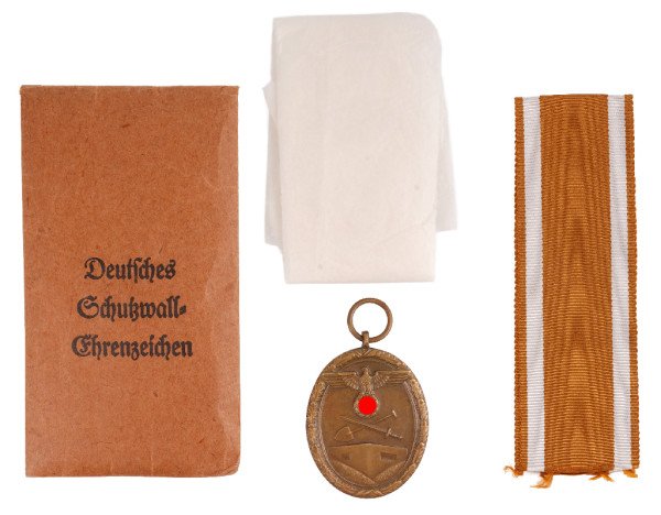 Deutsches Schutzwall-Ehrenzeichen in Tüte