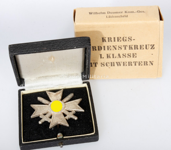 Kriegsverdienstkreuz 1. Klasse im Etui mit Umkarton